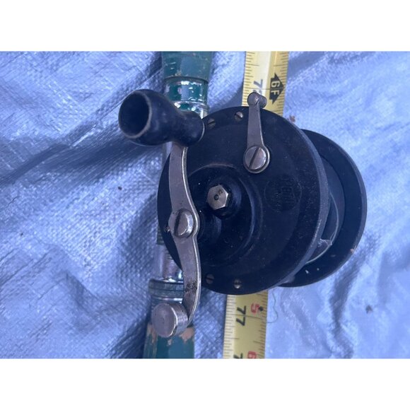 Vintage Fishing Equipment Fishing Rod & Reel Green Handle - Picture 3 of 9